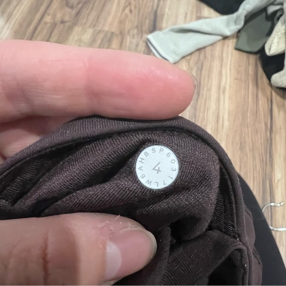 Lululemon Fresh In Mesh Crop (19")
Pelt - Picture 8 of 8